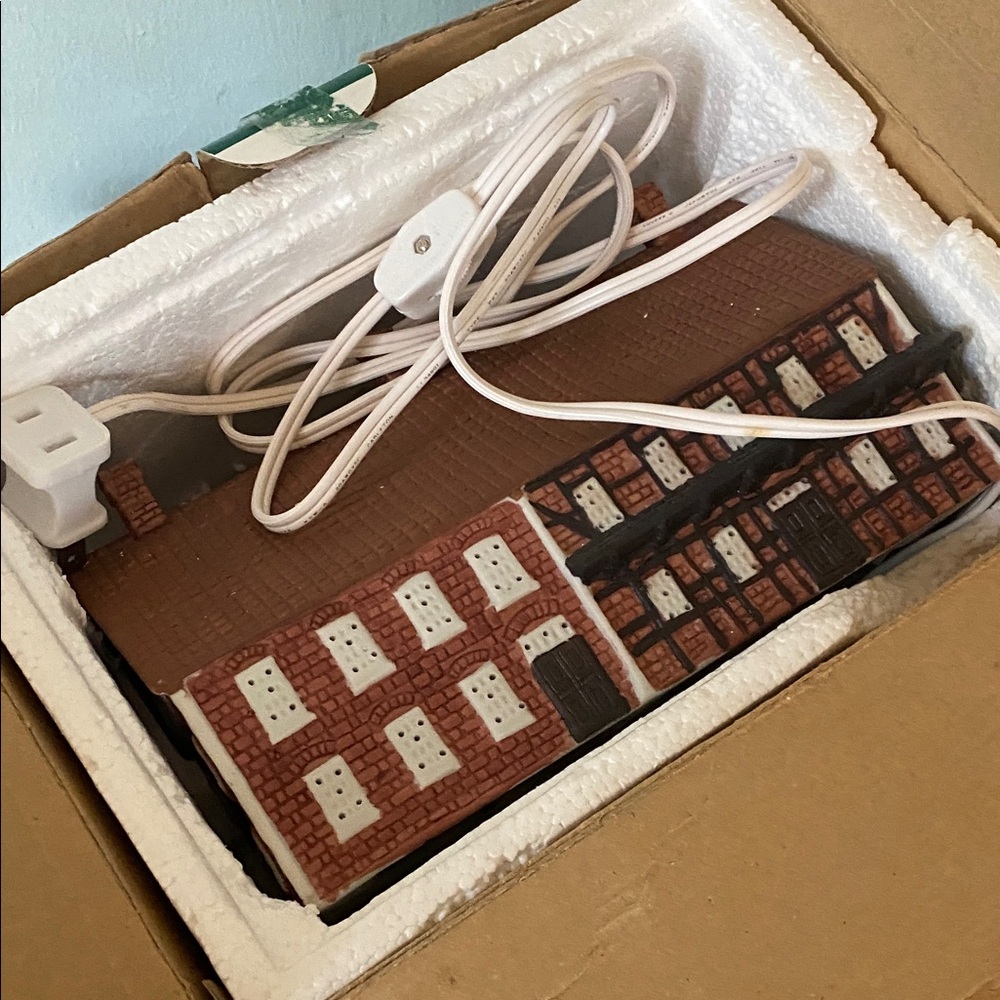 Single Brothers House Old Salem Series Lighted ceramic Moravian village building - Picture 3 of 4